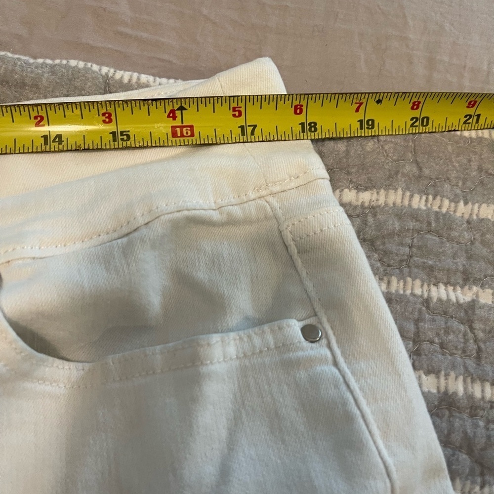 Croft & Barrow white Jean Bermuda Shorts size 18A stretch pull on - Picture 5 of 6